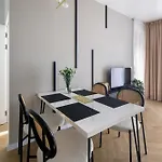 Fancy 2bdr Golden Dots In Centre Apartment *