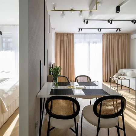 Fancy 2bdr Golden Dots In Centre クラクフ