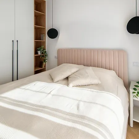 Fancy 2bdr Golden Dots In Centre * クラクフ