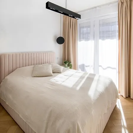 Apartment Fancy 2bdr Golden Dots In Centre