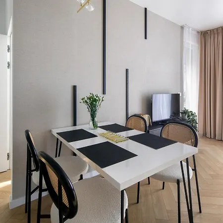 Fancy 2bdr Golden Dots In Centre Lejlighed *