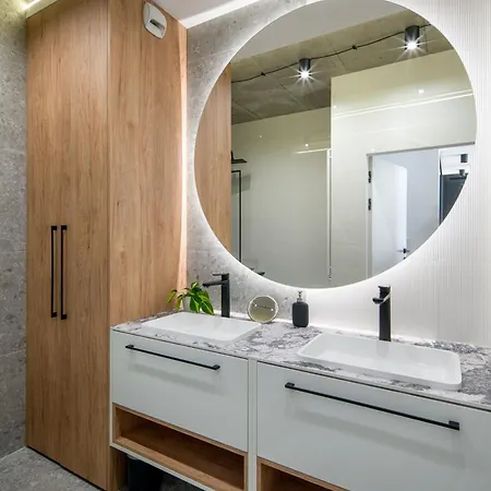 Fancy 2bdr Golden Dots In Centre アパート