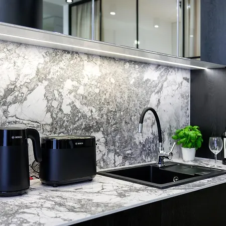 Lejlighed Fancy 2bdr Golden Dots In Centre