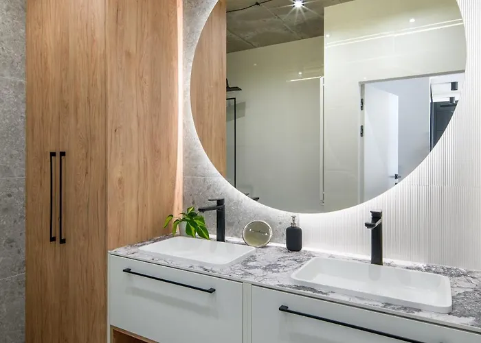 Fancy 2bdr Golden Dots In Centre شقة